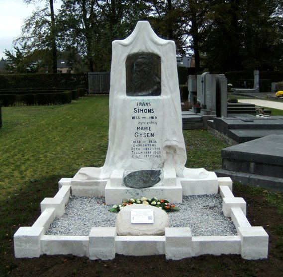 grave of the simons family